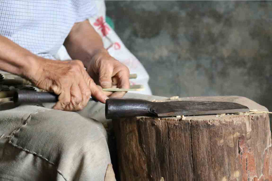 走访当地小作坊,采访制作跳子的匠人2.jpg